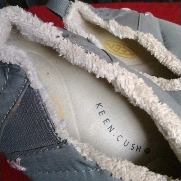 KEEN SLIPPERS - Picture 8 of 11